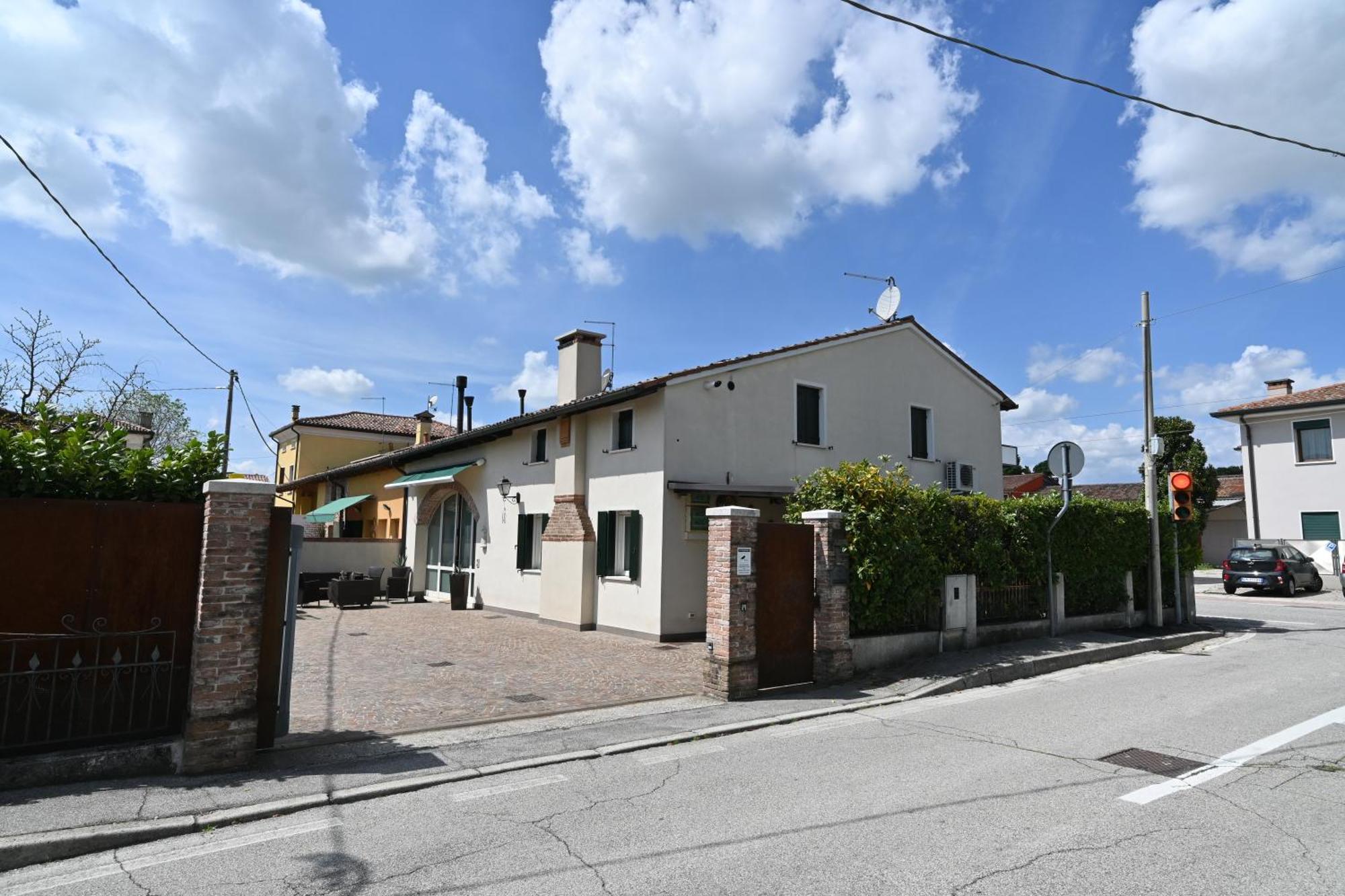 Ca Centosa Artistic House Villa Storica Ristrutturata Con Patio E Giardino ชิตตาเดลลา ภายนอก รูปภาพ