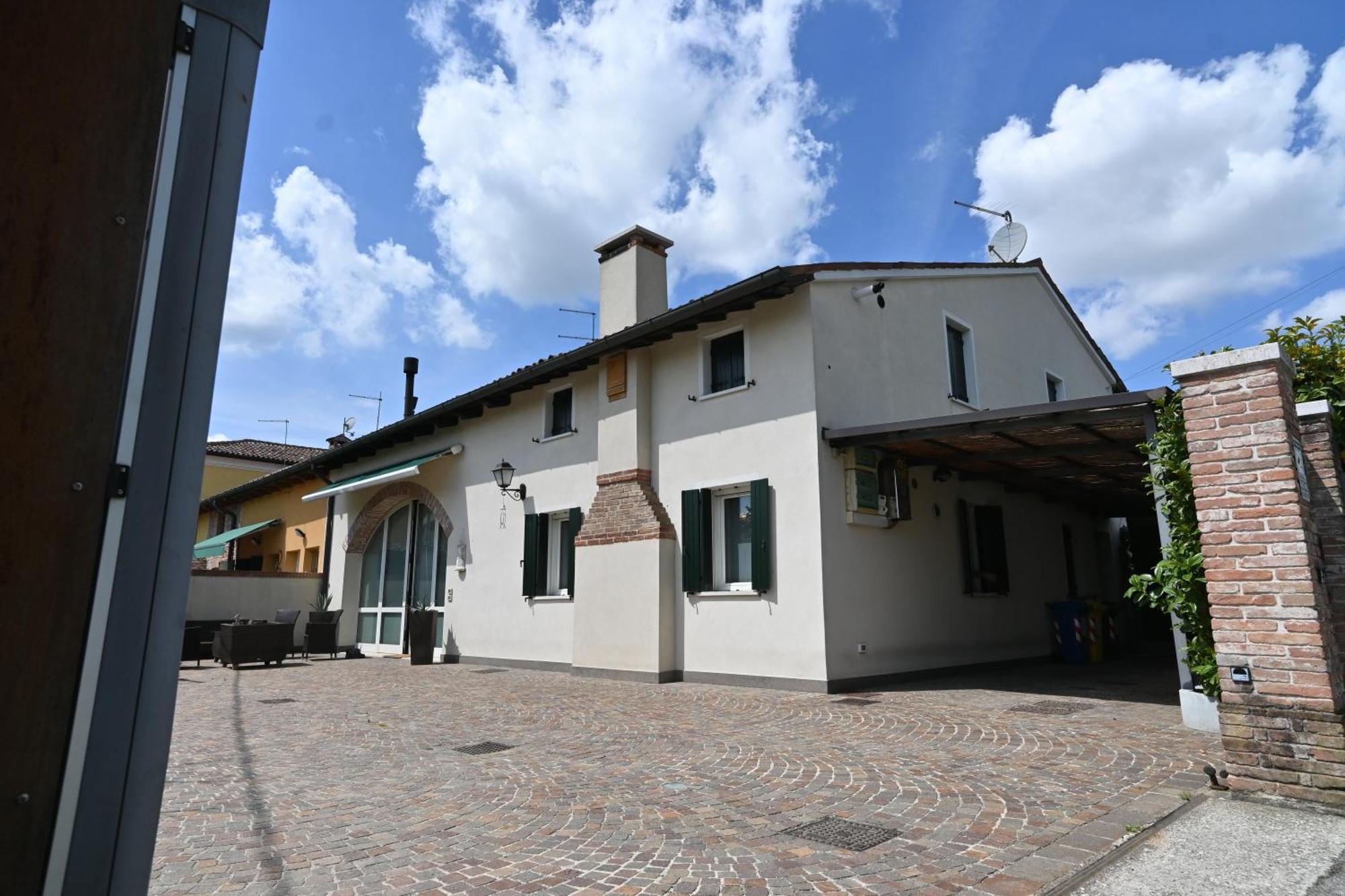 Ca Centosa Artistic House Villa Storica Ristrutturata Con Patio E Giardino ชิตตาเดลลา ภายนอก รูปภาพ